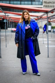 blue look, puffed jacket, dual toned jacket, blue coat, printed sweatshirt, black sweat, blue trousers, silver boots, fashion week, frenchystyle, FW, jonathan paciullo, street style, PFW, PARIS, menswear, AUTUMN WINTER 2022-2023, FALL WINTER 2022-2023, FW 22-23, full length, vertical
