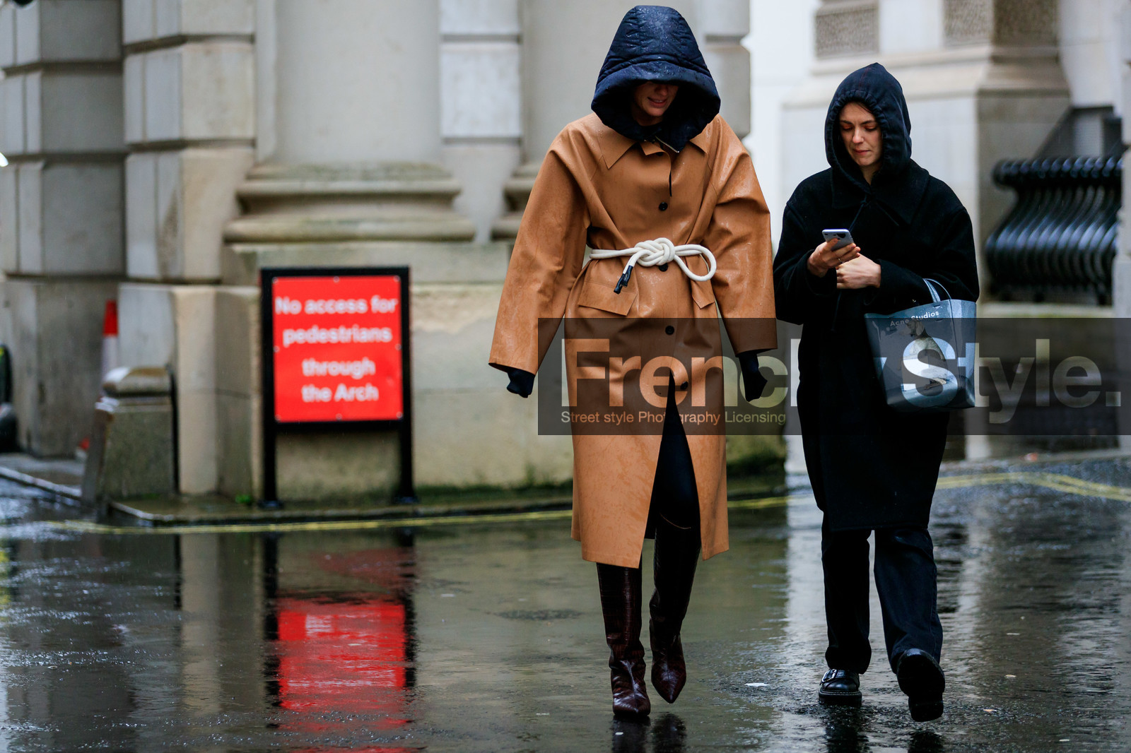 beige leather coat, white belt, rope belt, belted coat, black coat, black hoodie, down jacket, acne studios bag, hand bag, plastic bag, blue bag, fashion week, frenchystyle, FW, jonathan paciullo, street style, LFW, LONDON, AUTUMN WINTER 2020-2021, FALL WINTER 2020-2021, FW 20-21, horizontal, atmosphere details, full length