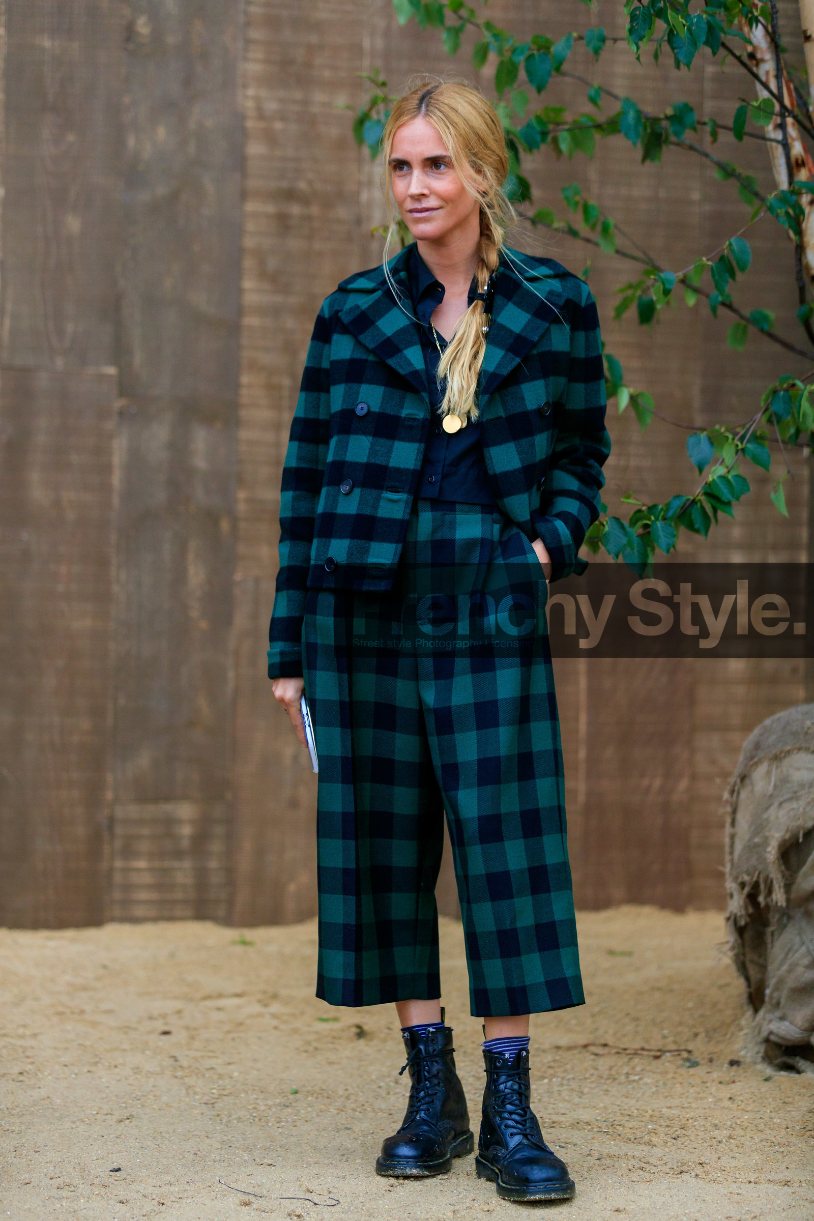 blanca miro scrimieri, checked jacket, checked pants, checked suits, green jacket, green pants, green suits, black jacket, black pants, black suits, black shirt, black leather boots, laced boots, doc marteens shoes, cropped pants, carrot pants, dior total look, fashion week, frenchystyle, FW, jonathan paciullo, street style, SPRING SUMMER 2020, SS 20, PFW, PARIS, vertical, full length