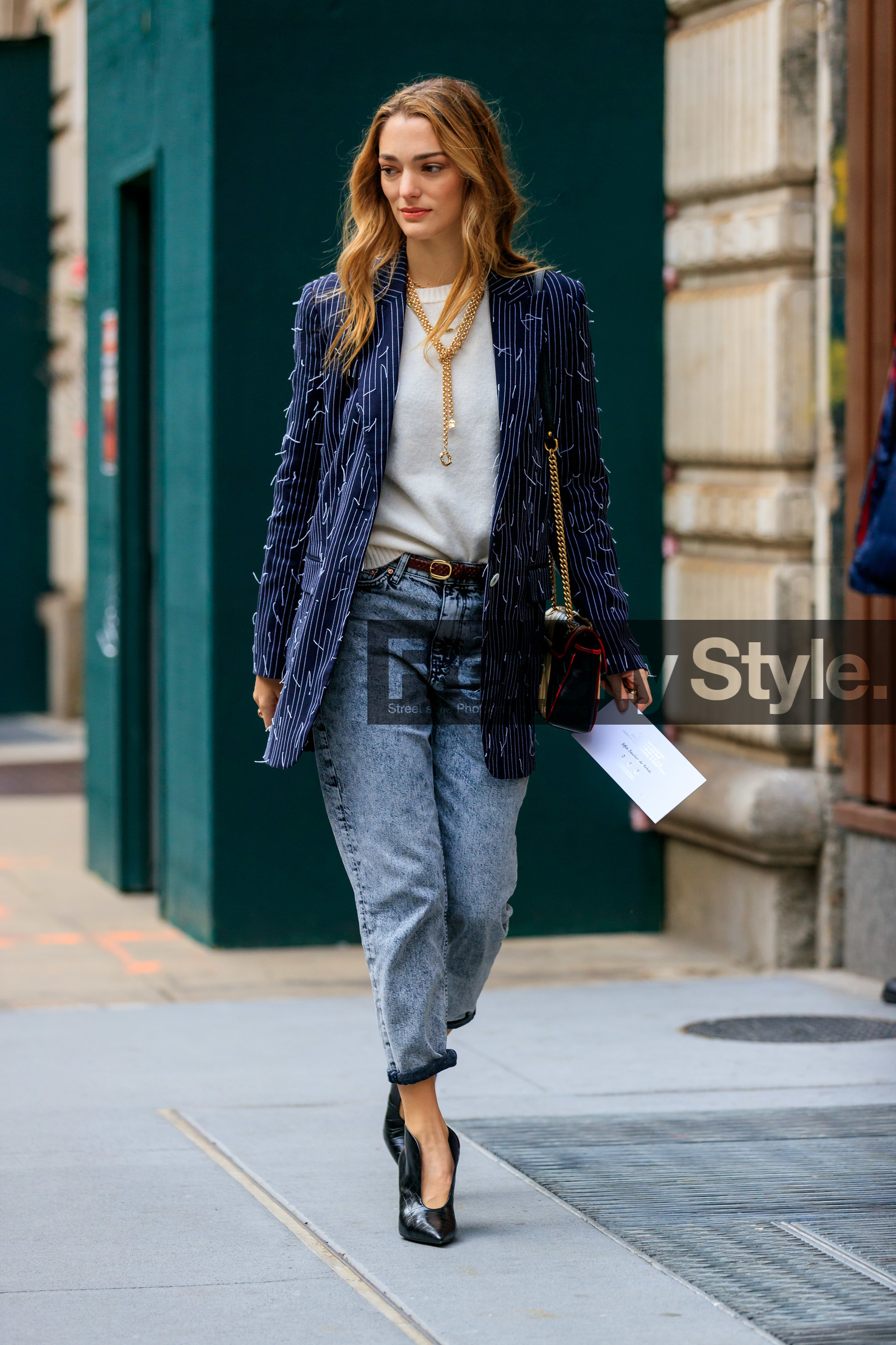 sofia sanchez de betak, sofia sanchez barrenechea, navy blue jacket, striped jacket, used jacket, white pullover, long necklace, chain necklace, big chain necklace, brown leather belt, animal skin belt, blue jeans, boyfriend jeans, black leather shoes, animal skin shoes, fashion week, frenchystyle, FW, jonathan paciullo, street style, NYFW, NEW YORK, AUTUMN WINTER 2020-2021, FALL WINTER 2020-2021, FW 20-21, vertical, full length