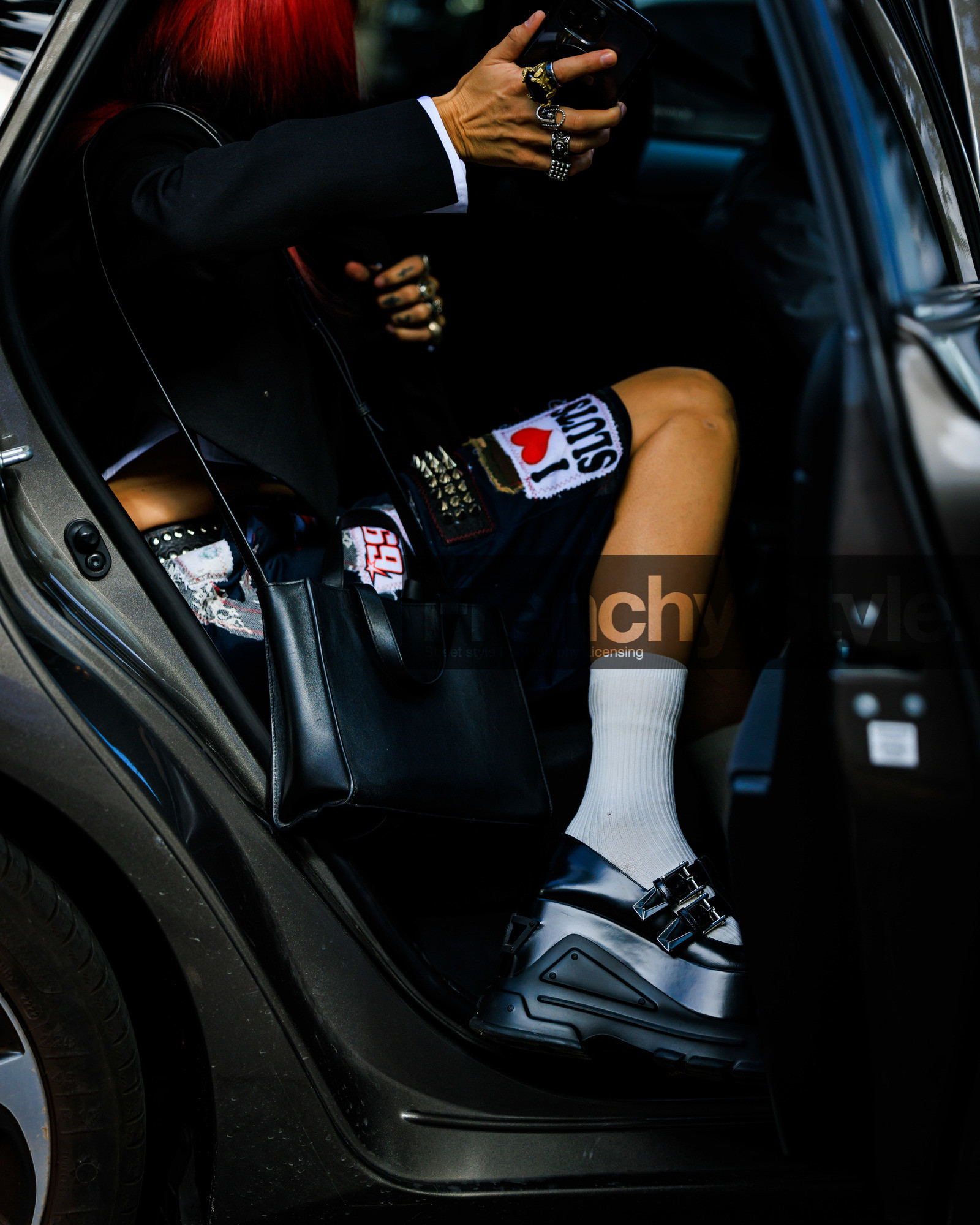 PARIS, PFW, fashion week, frenchystyle, FW, jonathan paciullo, street style, SPRING SUMMER 2024, SS 24, vertical, atmosphere details, detail