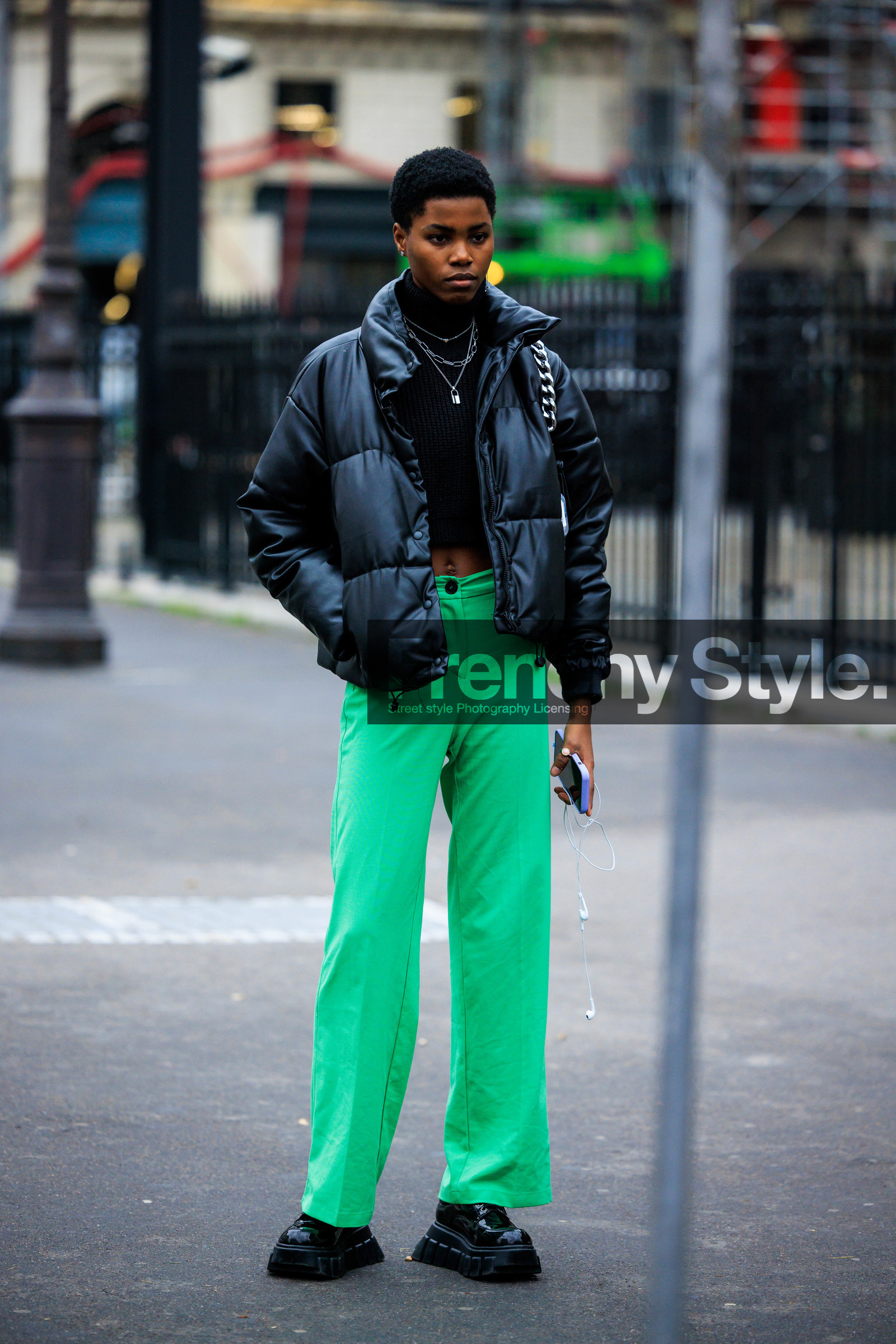 puffed jacket, wintet coat, black jacket, overlayed necklaces, cropped top, black top, green trousers, black shoes, chunky shoes, chained bag, short hair, fashion week, frenchystyle, FW, jonathan paciullo, street style, PFW, PARIS, menswear, AUTUMN WINTER 2022-2023, FALL WINTER 2022-2023, FW 22-23, full length, vertical