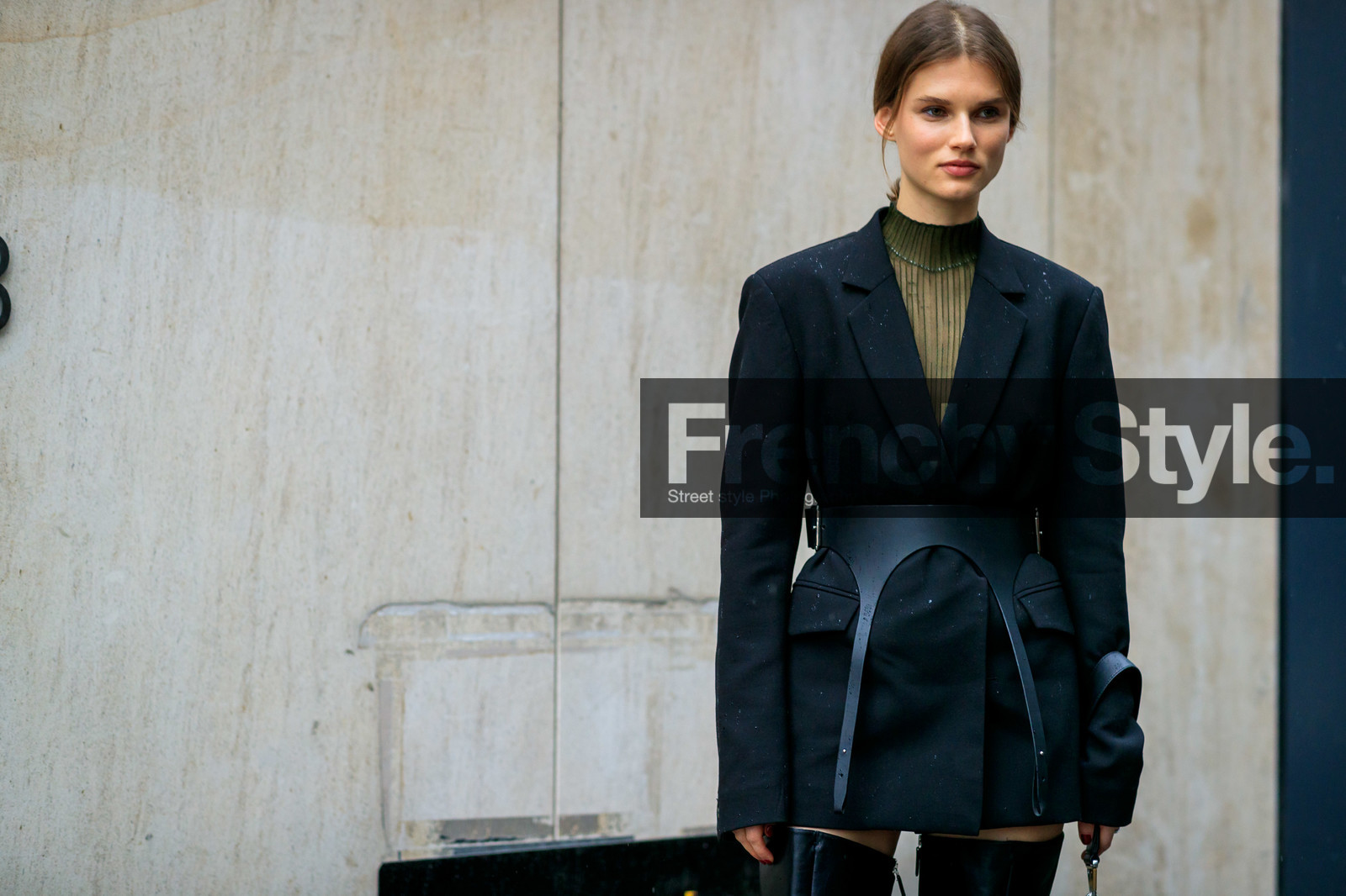 model, giedre dukauskaite, Giedrė Dukauskaitė, black jacket, black leather bag, black leather belt, black leather boots, belted jacket, kaki pullover, turtleneck top, sheer top, geometric shape bag, high boots, fashion week, frenchystyle, FW, jonathan paciullo, street style, NYFW, NEW YORK, AUTUMN WINTER 2020-2021, FALL WINTER 2020-2021, FW 20-21, horizontal, atmosphere details, detail