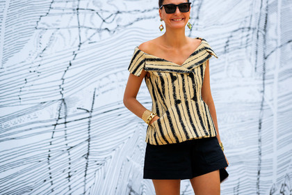 half soulder top, striped top, beige top, black top, sleeveless top, black shorts, mini shorts, dangling earrings, strassed earrings, diamond earrings, dior top, golden bracelet, big chain bracelet, big bracelet, big bangle, giovanna battaglia, fashion week, frenchystyle, FW, jonathan paciullo, street style, PFW, PARIS, AUTUMN WINTER 2021-2022, FALL WINTER 2021-2022, FW 21-22, atmosphere details, horizontal, detail