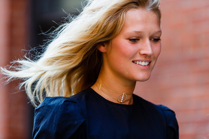 atmosphere details, black top, detail, fashion week, frenchystyle, FW, golden jewelry, horizontal, jonathan paciullo, model, necklace, NEW YORK, NYFW, SPRING SUMMER 2017, SS 17, street style, woman