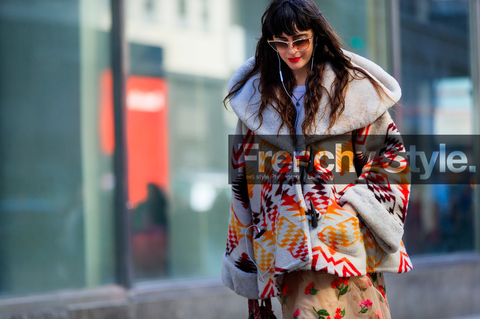 beige jacket, graphic jacket, printed jacket, shearling, sunglasses, street style, jonathan paciullo, FW, frenchystyle, fashion week, NYFW, NEW YORK, AUTUMN WINTER 2018-2019, AW 18-19, FALL WINTER 2018-2019, FW 18-19, atmosphere details, horizontal, detail