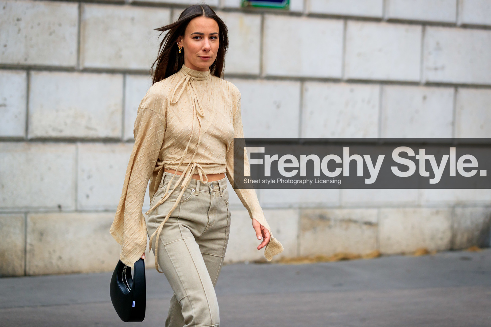 nude blouse, light beige blouse, beige blouse, cropped blouse, high collar blouse, high collar, high waist jeans, beige jeans, denim, striped blouse, knot details, knoted blouse, black leather bag, round shape bag, hand bag, coperni bag, patchwork jeans, golden earrings, hoop earrings, multi earrings, alice barbier, fashion week, frenchystyle, FW, jonathan paciullo, street style, PFW, PARIS, SPRING SUMMER 2022, SS 22, horizontal, atmosphere details, detail
