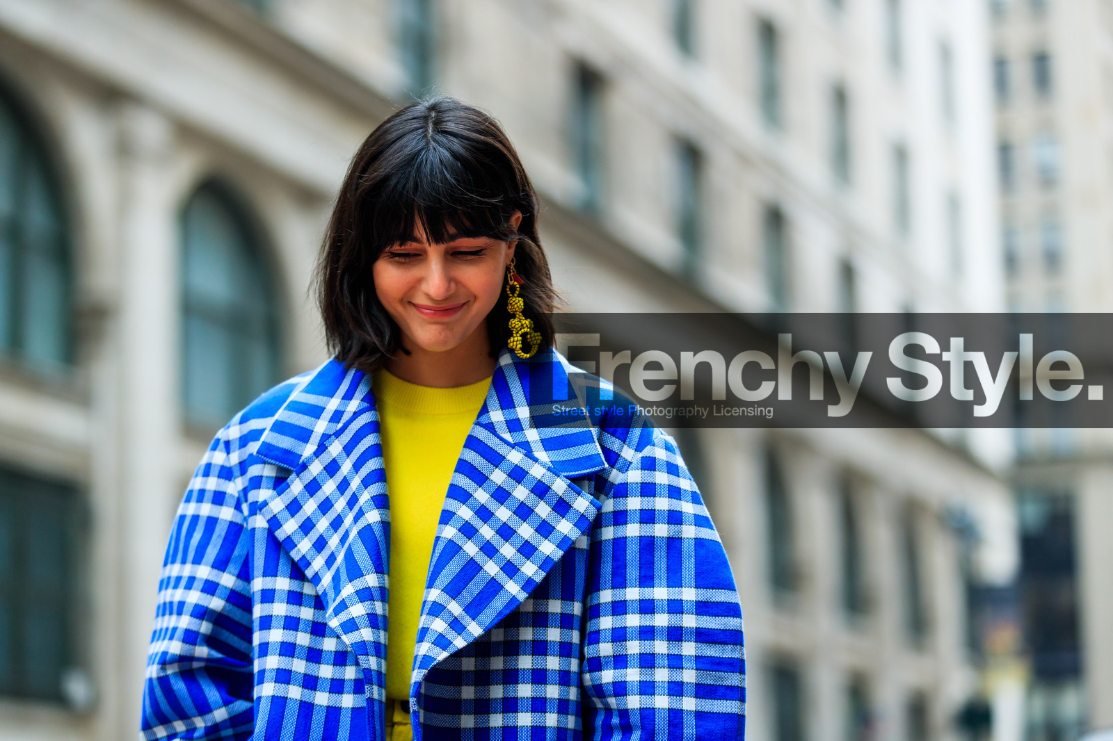 blue coat, checked, checked coat, earrings, graphic jacket, plaid, printed jacket, yellow sweater, street style, jonathan paciullo, FW, frenchystyle, fashion week, NYFW, NEW YORK, AUTUMN WINTER 2018-2019, AW 18-19, FALL WINTER 2018-2019, FW 18-19, atmosphere details, horizontal, detail, maria bernad