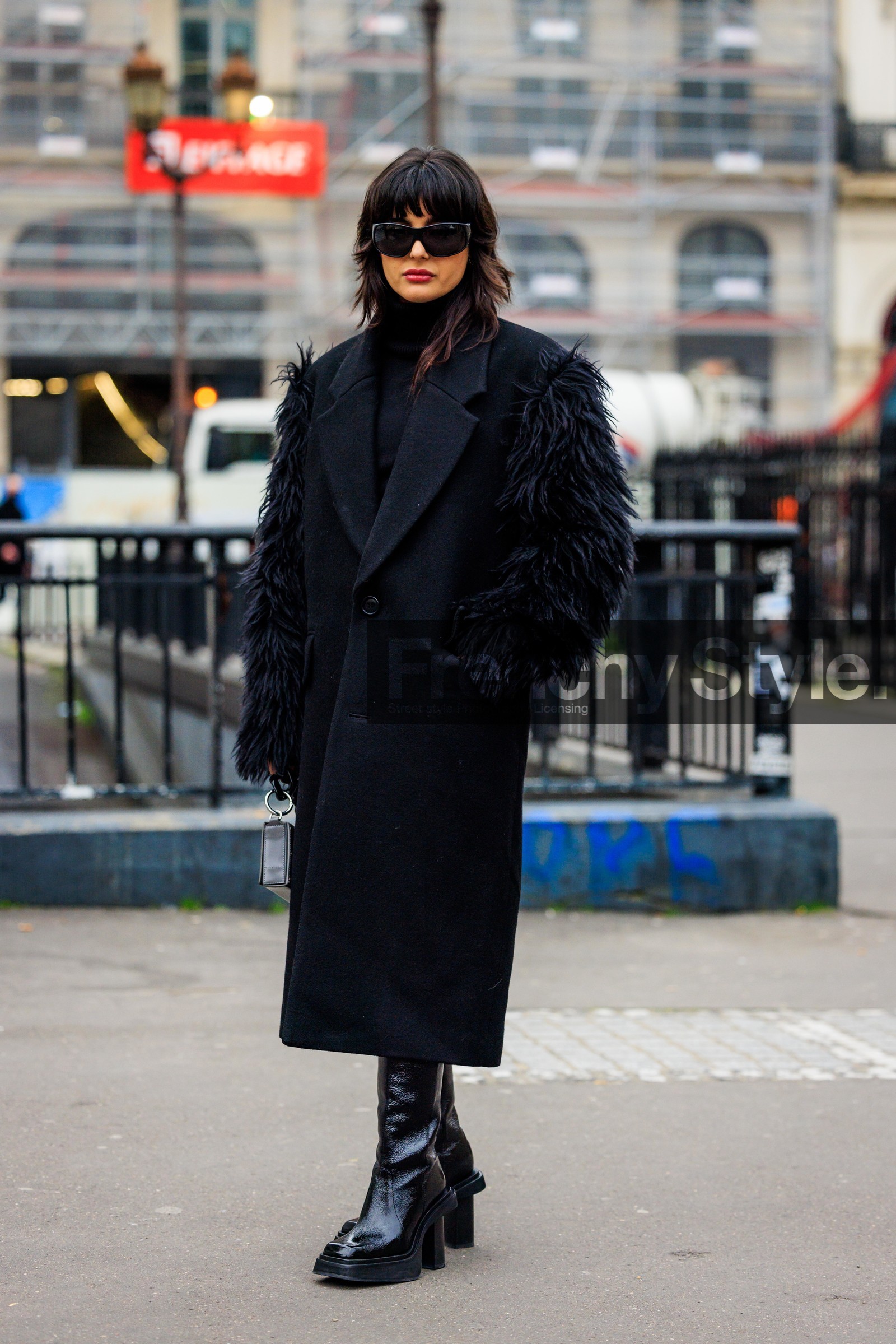 black boots, black sunglasses, full black look, feather coat, black coat, black turtleneck, fashion week, frenchystyle, FW, jonathan paciullo, street style, PFW, PARIS, menswear, AUTUMN WINTER 2022-2023, FALL WINTER 2022-2023, FW 22-23, full length, vertical