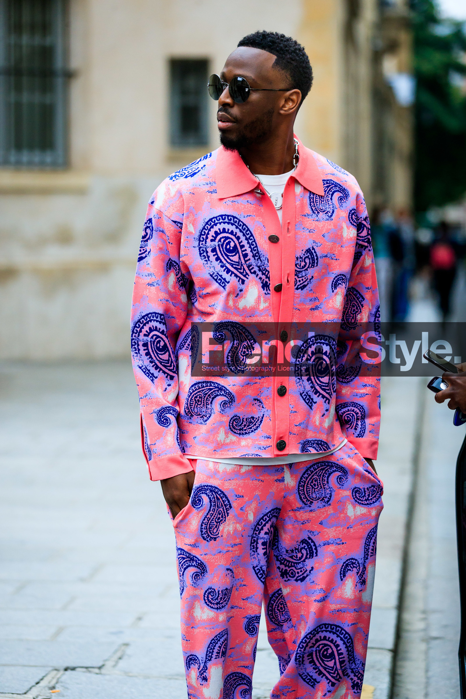 pink cardigan, pink jacket, pink pants, knit jacket, knitwear, knit pants, purple cardigan, purple jacket, purple pants, bandana printed jacket, bandana printed pants, jacquard cardigan, jacquard pants, jacquard jacket, dadju, fashion week, frenchystyle, FW, jonathan paciullo, street style, PFW, PARIS, SPRING SUMMER 2022, SS 22, vertical, atmosphere details, detail