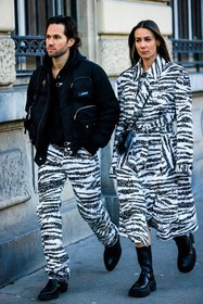 zebra coat, printed trench, animal print trench, black bottines, bomber jacket, pocket jacket, zebra pants, animal print pants, black shoes, crossbody bag, bag bag, prada bag, fashion week, frenchystyle, FW, jonathan paciullo, street style, PFW, PARIS, menswear, AUTUMN WINTER 2022-2023, FALL WINTER 2022-2023, FW 22-23, full length, vertical