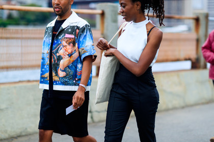 atmosphere details, black pants, black shorts, blue shirt, detail, drawings, fashion week, frenchystyle, FW, horizontal, jonathan paciullo, NEW YORK, NYFW, prada, printed shirt, SPRING SUMMER 2017, SS 17, street style, tote bag, trousers, white top, woman