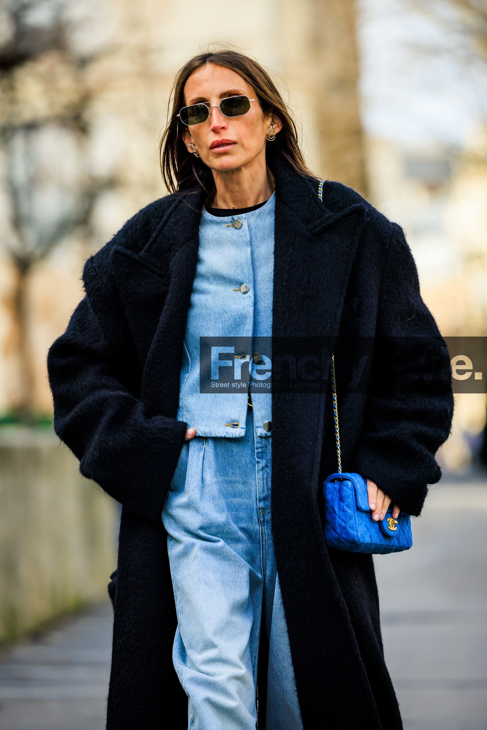black coat, fluffy coat, black sunglasses, silver earrings, pastel blue cardigan, buttoned cardigan, light blue jeans, baggy jeans, chanel bag, blue handbag, small bag, fashion week, frenchystyle, FW, jonathan paciullo, street style, PFW, PARIS, menswear, AUTUMN WINTER 2022-2023, FALL WINTER 2022-2023, FW 22-23, atmosphere details, detail, vertical