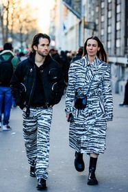 zebra coat, printed trench, animal print trench, black bottines, bomber jacket, pocket jacket, zebra pants, animal print pants, black shoes, crossbody bag, bag bag, prada bag, fashion week, frenchystyle, FW, jonathan paciullo, street style, PFW, PARIS, menswear, AUTUMN WINTER 2022-2023, FALL WINTER 2022-2023, FW 22-23, full length, vertical