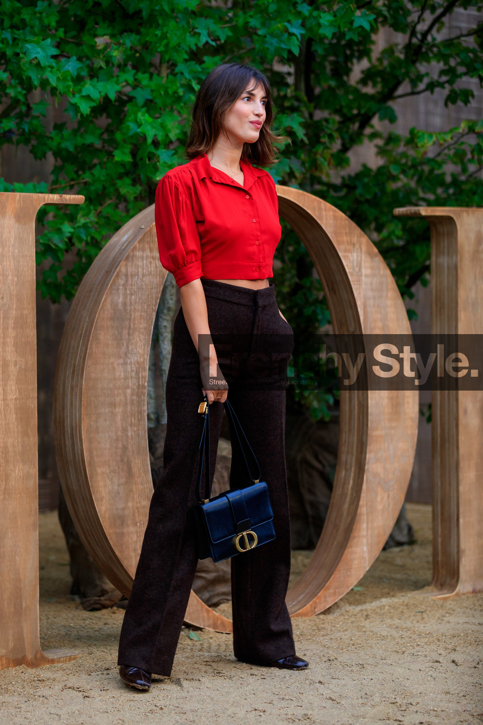 jeanne damas, dior bag, black leather bag, golden buckle bag, 30 montaigne bag, red shirt, short sleeves shirt, cropped shirt, high waist pants, flare pants, brown pants, fashion week, frenchystyle, FW, jonathan paciullo, street style, SPRING SUMMER 2020, SS 20, PFW, PARIS, vertical, full length