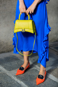 blue dress, long dress, ruffle dress, yellow leather bag, hand bag, balenciaga bag, orange shoes, orange ballerina, sharp end shoes, flat shoes, bag detail, shoes detail, legs detail, close up detail, justyna czerniak, fashion week, frenchystyle, FW, jonathan paciullo, street style, PFW, PARIS, AUTUMN WINTER 2021-2022, FALL WINTER 2021-2022, FW 21-22, vertical, atmosphere details, detail