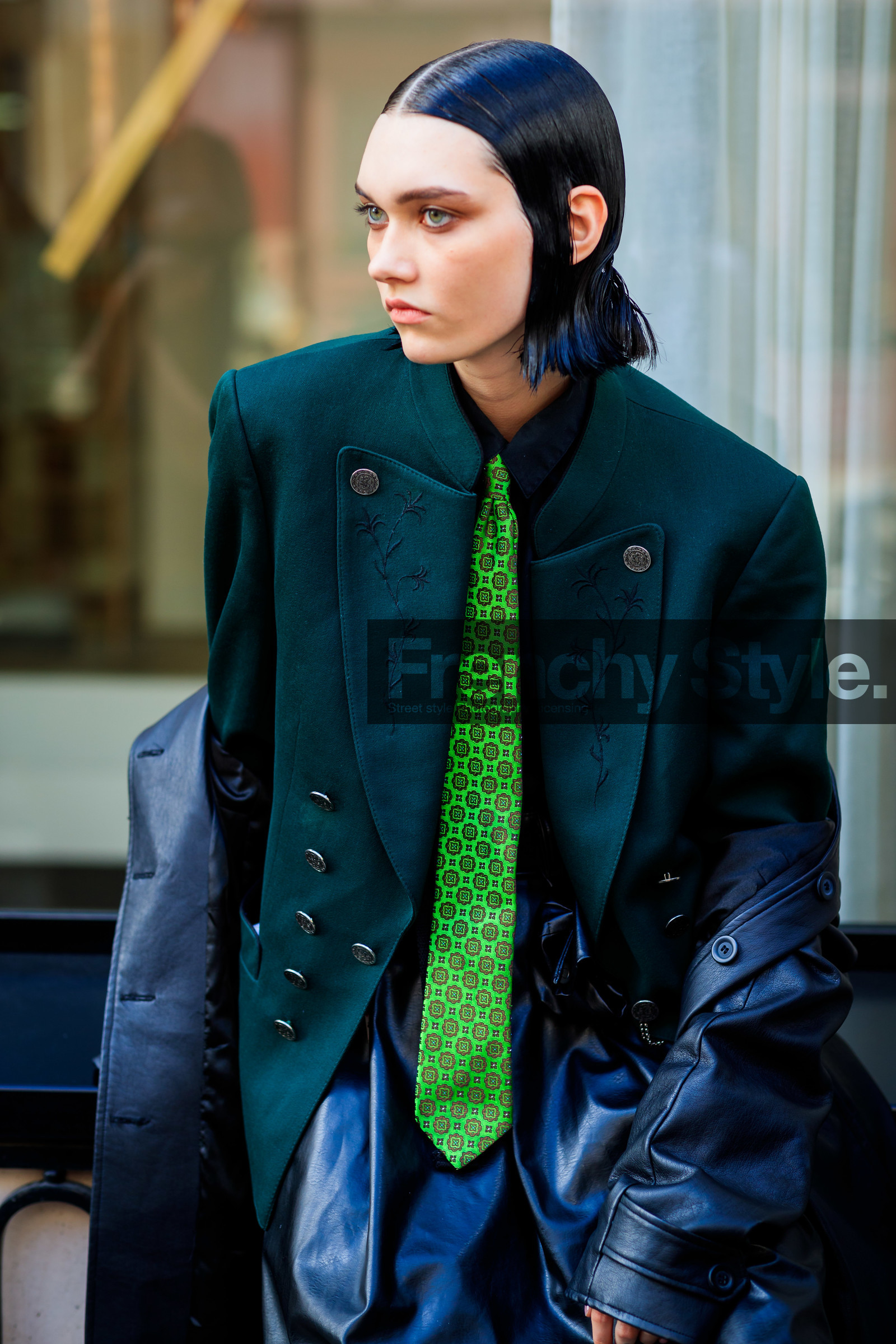 haircut, hair details, make up, make up details, green jacket, green tie, embroidered jacket, printed tie, fashion week, frenchystyle, FW, jonathan paciullo, street style, PFW, PARIS, AUTUMN WINTER 2021-2022, FALL WINTER 2021-2022, FW 21-22, vertical, atmosphere details, detail, model
