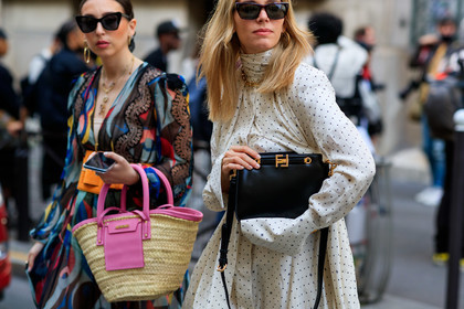 white dress, polka dots dress, monogrammed dress, logo printed dress, high collar, high collar dress, turtleneck dress, black leather bag, drape dress, long sleeves dress, fendi bag, fendi dress, fashion week, frenchystyle, FW, jonathan paciullo, street style, PFW, PARIS, AUTUMN WINTER 2021-2022, FALL WINTER 2021-2022, FW 21-22, atmosphere details, horizontal, detail