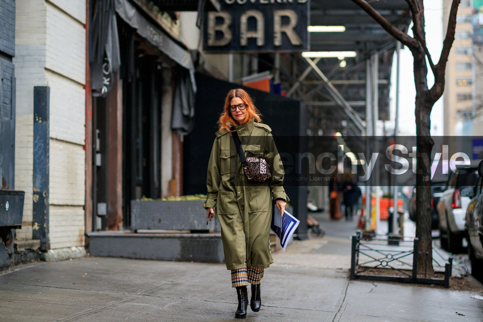 christene barberich, kaki trench coat, kaki parka, leopard printed bag, crossbody bag, scale sunglasses, aviator glasses, checked skirt, long skirt, black leather boots, zipped boots, flat boots, yellow skirt, orange skirt, fashion week, frenchystyle, FW, jonathan paciullo, street style, NYFW, NEW YORK, AUTUMN WINTER 2020-2021, FALL WINTER 2020-2021, FW 20-21, horizontal, atmosphere details, full length