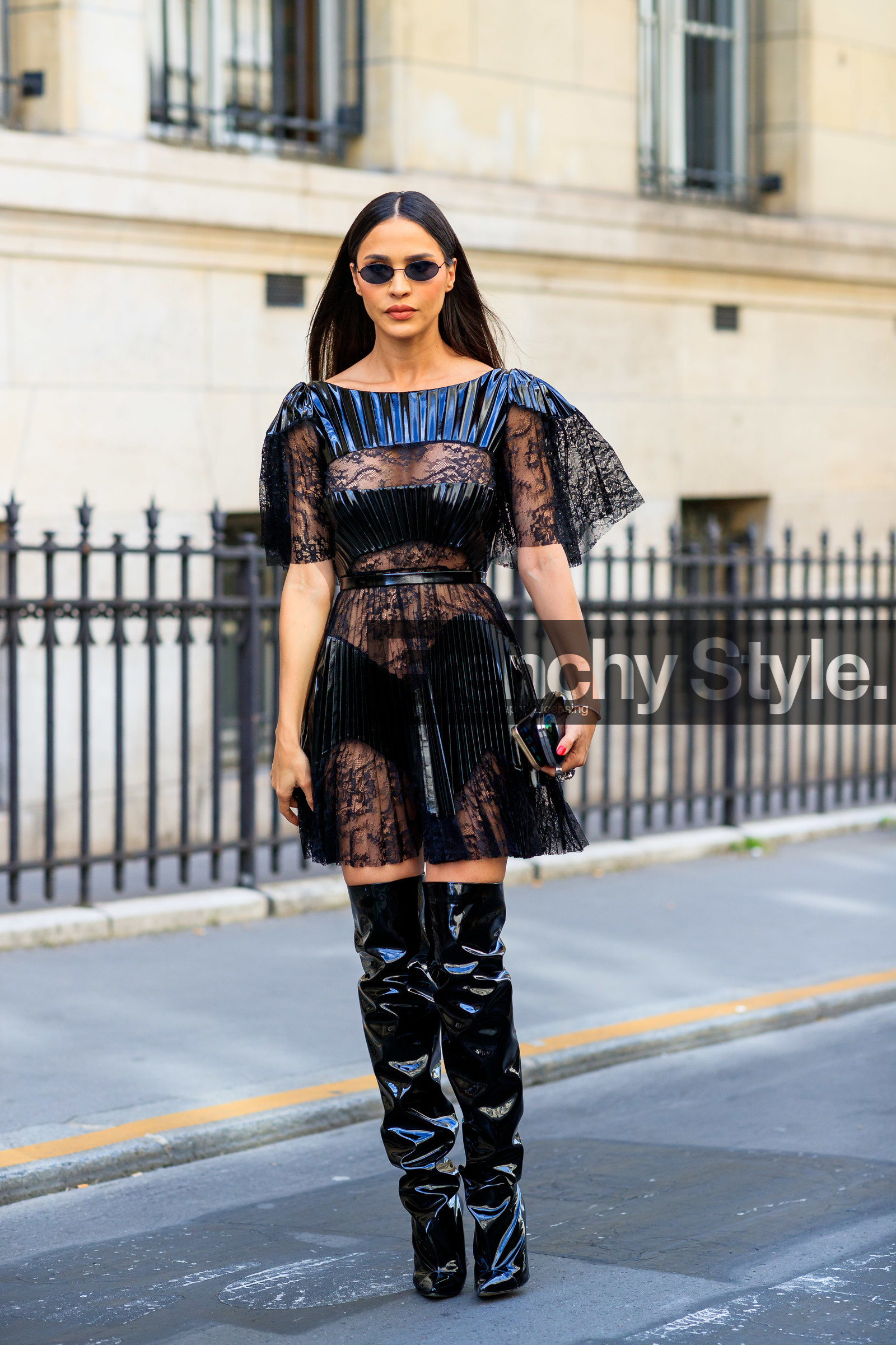 futurist shape sunglasses, round shape sunglasses, high boots, high heels boots, vinyl boots, vinyl dress, varnished boots, varnished dress, pleated dress, lace dress, mini dress, short sleeves dress, fashion week, frenchystyle, FW, jonathan paciullo, street style, PFW, PARIS, AUTUMN WINTER 2021-2022, FALL WINTER 2021-2022, FW 21-22, vertical, full length