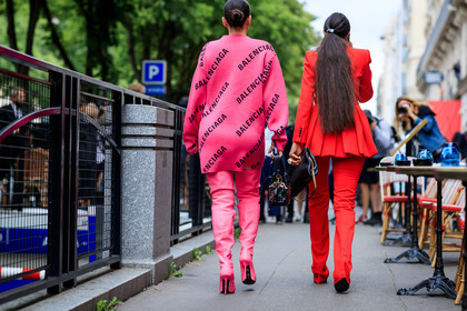 pink cardigan, pink leather boots, high boots, high heels boots, pink total look, balenciaga boots, balenciaga cardigan, balenciaga total look, fendi bag, sheer bag, black leather bag, monogrammed bag, logo all over, logo printed cardigan, logo printed bag, red jacket, red pants, red total look, back details, fashion week, frenchystyle, FW, jonathan paciullo, street style, PFW, PARIS, AUTUMN WINTER 2021-2022, FALL WINTER 2021-2022, FW 21-22, atmosphere details, horizontal, full length