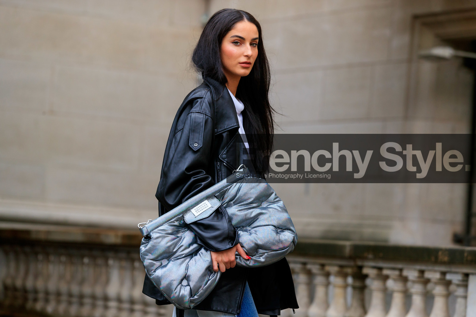 black leather perfecto, margiela bag, oversize jacket, oversize perfecto, silvered bag, quilted bag, fiona zanetti, fashion week, frenchystyle, FW, jonathan paciullo, street style, SPRING SUMMER 2020, SS 20, PFW, PARIS, horizontal, atmosphere details, detail