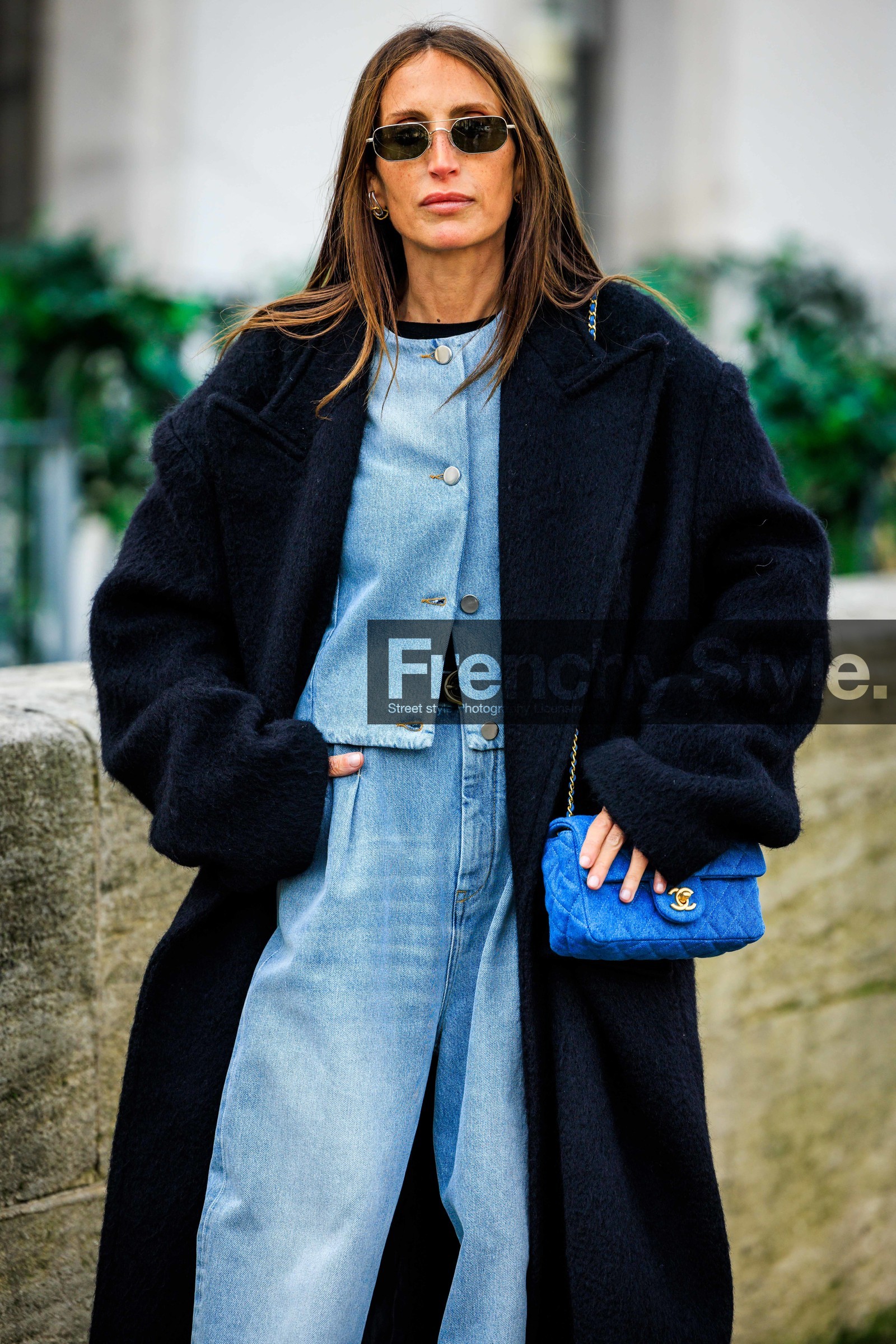 black coat, fluffy coat, black sunglasses, silver earrings, pastel blue cardigan, buttoned cardigan, light blue jeans, baggy jeans, chanel bag, blue handbag, small bag, fashion week, frenchystyle, FW, jonathan paciullo, street style, PFW, PARIS, menswear, AUTUMN WINTER 2022-2023, FALL WINTER 2022-2023, FW 22-23, atmosphere details, detail, vertical