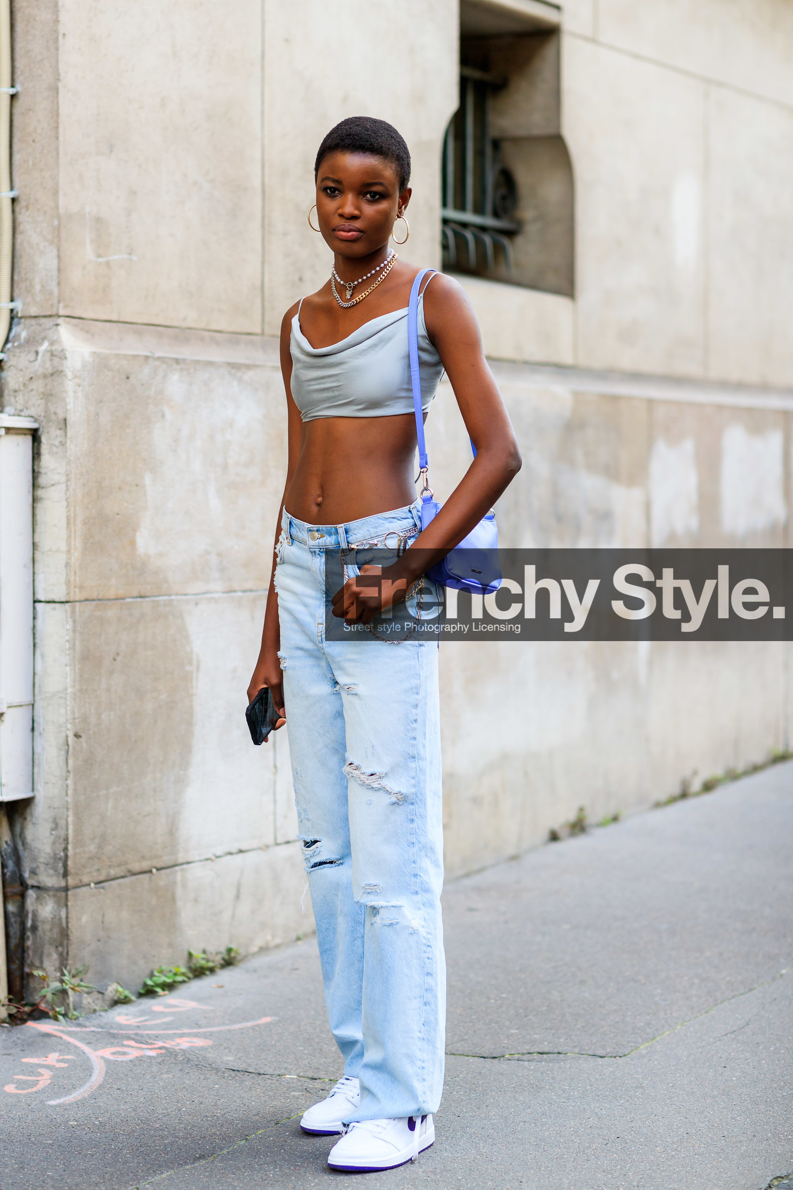 grey top, light grey top, sleeveless top, cropped top, light blue jeans, used jeans, flare jeans, denim, nike shoes, multi necklace, pearl necklace, silvered necklace, chain necklace, fashion week, frenchystyle, FW, jonathan paciullo, street style, PFW, PARIS, AUTUMN WINTER 2021-2022, FALL WINTER 2021-2022, FW 21-22, vertical, full length, model