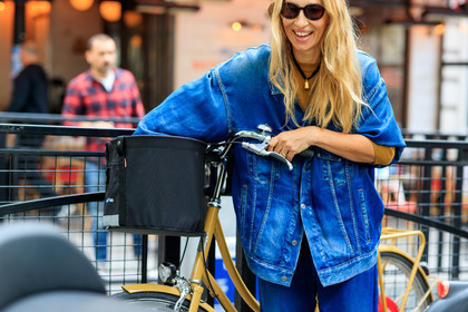 denim, denim jacket, denim total look, balenciaga jacket, blue jacket, blue jeans, short sleeves jacket, overshirt jacket, loose jacket, black sunglasses, round shape sunglasses, golden necklace, lucky charm necklace, alexandra golovanoff, fashion week, frenchystyle, FW, jonathan paciullo, street style, PFW, PARIS, AUTUMN WINTER 2021-2022, FALL WINTER 2021-2022, FW 21-22, atmosphere details, horizontal, detail