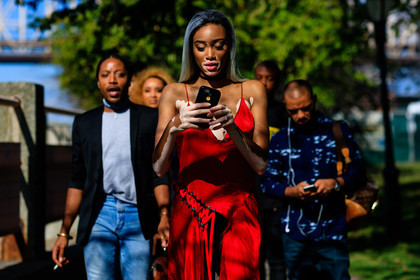 atmosphere details, choker, detail, fashion week, frenchystyle, FW, horizontal, iphone, jonathan paciullo, NEW YORK, NYFW, red dress, SPRING SUMMER 2017, SS 17, street style, winnie harlow, woman