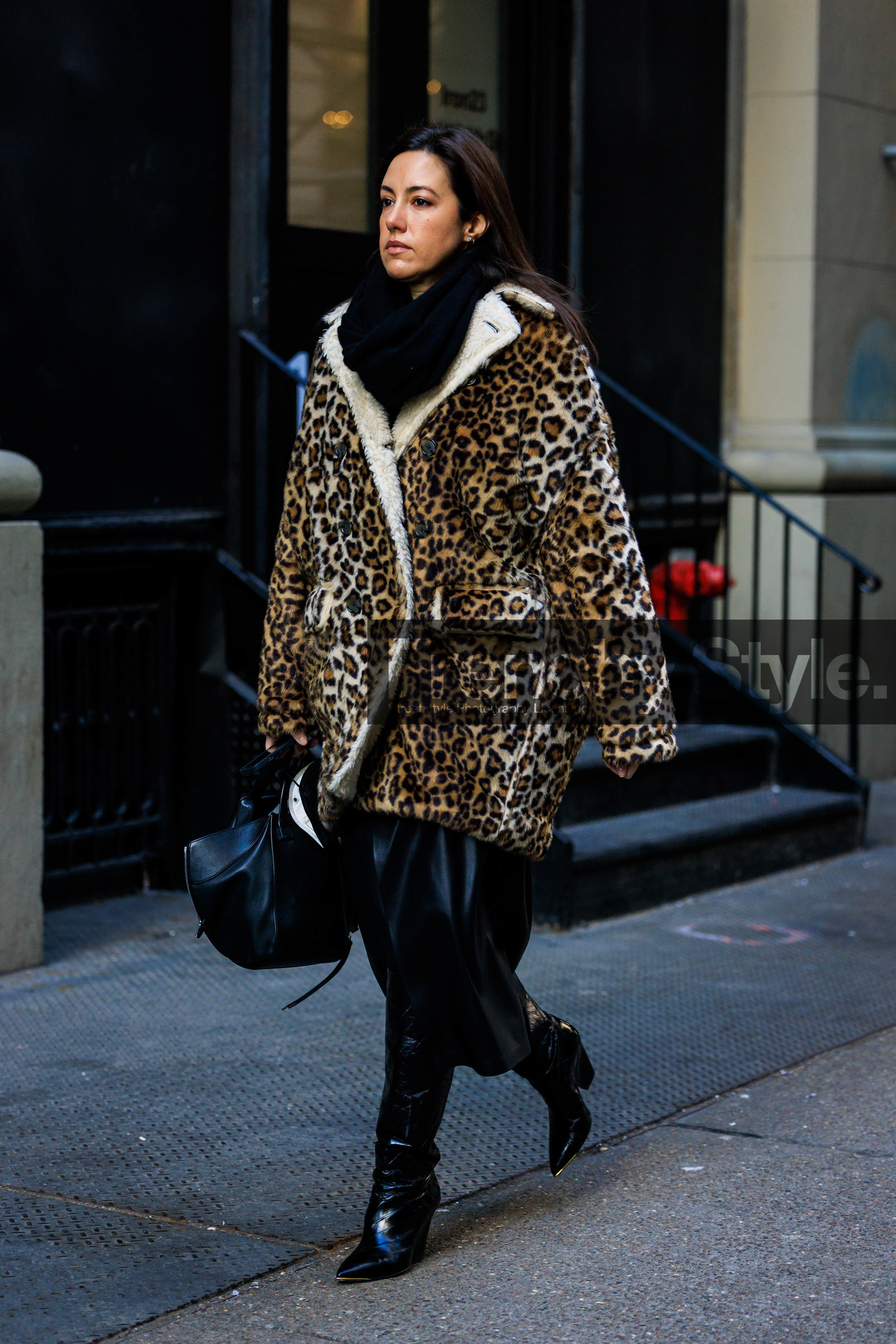 leopard print coat, animal print coat, animal print look, black leather boots, leather boots, black skirt, leather skirt, black handbag, black leather bag, black scarf, fashion week, frenchystyle, FW, jonathan paciullo, street style, NYFW, NEW YORK, AUTUMN WINTER 2022-2023, FALL WINTER 2022_2023, FW 22-23, vertical, full length