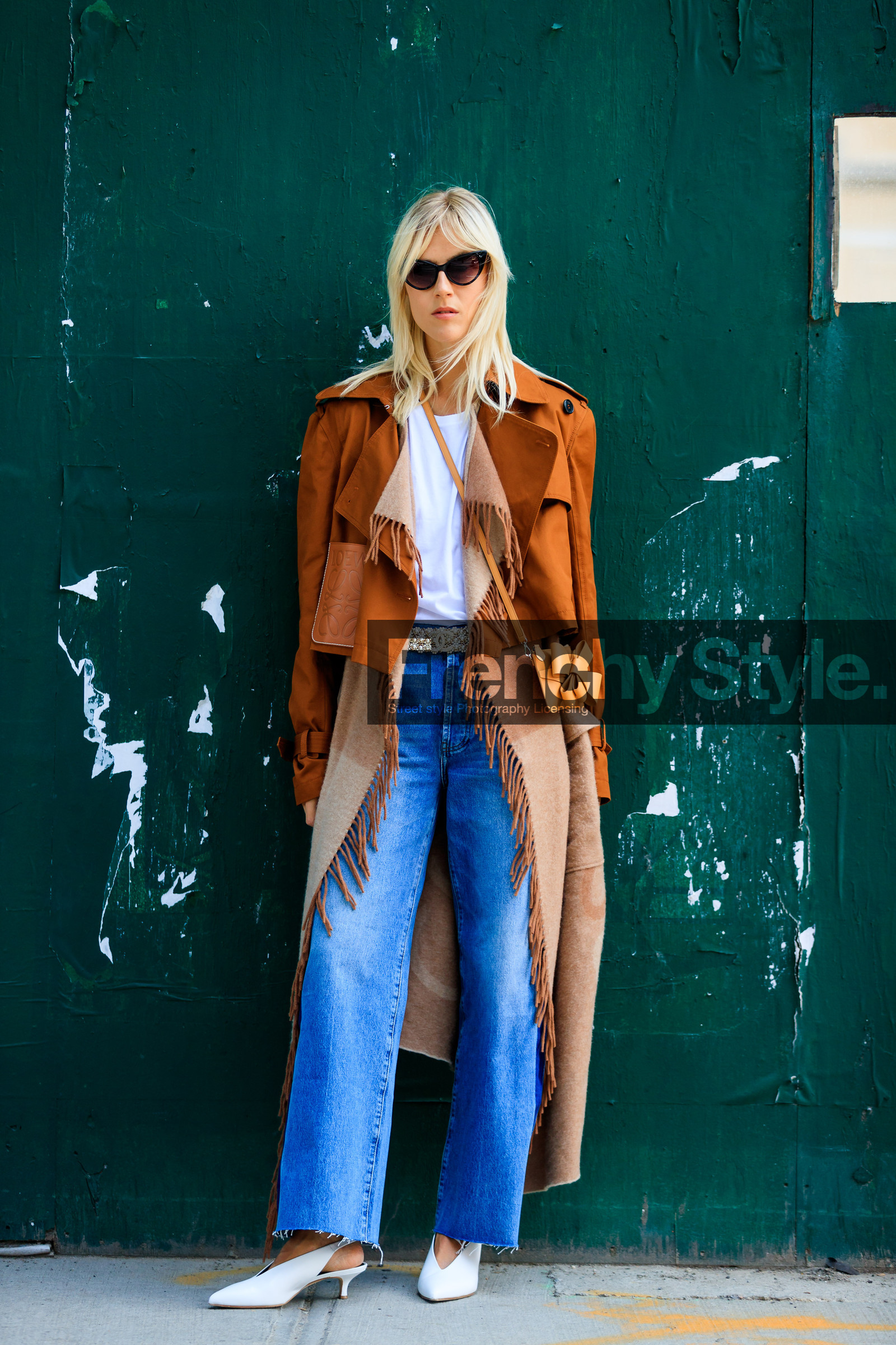 beige bag, blue denim, brown jacket, chanel, céline, denim pants, fashion week, frenchystyle, full length, FW, high heels, jeans, jonathan paciullo, leather bag, leather shoes, linda tol, loewe, NEW YORK, NYFW, poncho, SPRING SUMMER 2018, SS 18, street style, trousers, vertical, white belt, white shoes, white t shirt