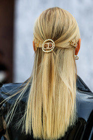 dior total look, dior earrings, dior hair clip, dior ring, close up detail, jewel close up, hair clip, hair details, back details, strassed hair clip, golden hair clip, initials hair clip, pearl hair clip, leonie hanne, fashion week, frenchystyle, FW, jonathan paciullo, street style, PFW, PARIS, AUTUMN WINTER 2021-2022, FALL WINTER 2021-2022, FW 21-22, vertical, atmosphere details, detail