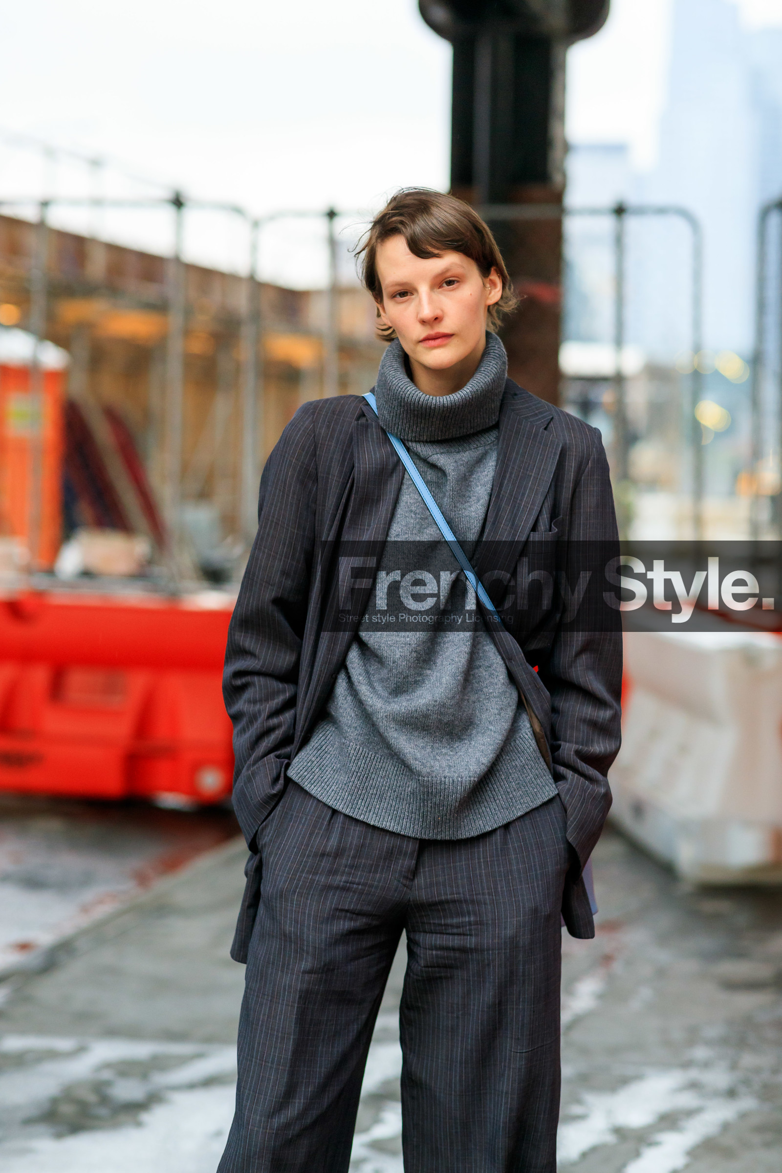 model, sara blomqvist, dark grey jacket, dark grey pants, striped jacket, striped pants, grey pullover, turtleneck pullover, crossbody bag, blue leather bag, fashion week, frenchystyle, FW, jonathan paciullo, street style, NYFW, NEW YORK, AUTUMN WINTER 2020-2021, FALL WINTER 2020-2021, FW 20-21, vertical, detail, atmosphere details