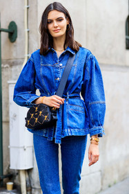 denim, denim jacket, denim shirt, blue jacket, blue shirt, blue jeans, belted jacket, belted shirt, denim total look, crossbody bag, black leather bag, embroidered bag, chloe bag, fashion week, frenchystyle, FW, jonathan paciullo, street style, PFW, PARIS, AUTUMN WINTER 2021-2022, FALL WINTER 2021-2022, FW 21-22, vertical, atmosphere details, detail, model