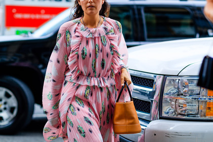 atmosphere details, camel bag, detail, fashion week, frenchystyle, FW, horizontal, jonathan paciullo, leather bag, NEW YORK, NYFW, pink dress, pleated dress, printed dress, rachael wang, SPRING SUMMER 2017, SS 17, street style, woman