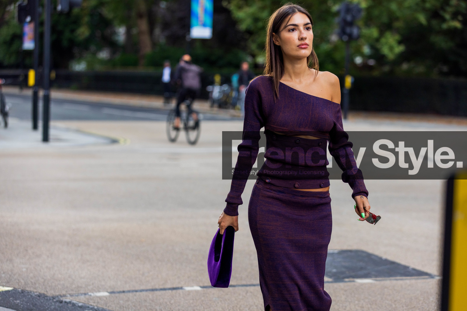 Patricia Manfield, knits, knitted top, midi skirt, purple, handbag, coperni, sunglasses, fashion week, frenchystyle, FW, jonathan paciullo, street style, SPRING SUMMER 2022, SS 22, LFW, LONDON, horizontal, atmosphere details, detail