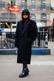 black boots, black sunglasses, full black look, feather coat, black coat, black turtleneck, fashion week, frenchystyle, FW, jonathan paciullo, street style, PFW, PARIS, menswear, AUTUMN WINTER 2022-2023, FALL WINTER 2022-2023, FW 22-23, full length, vertical