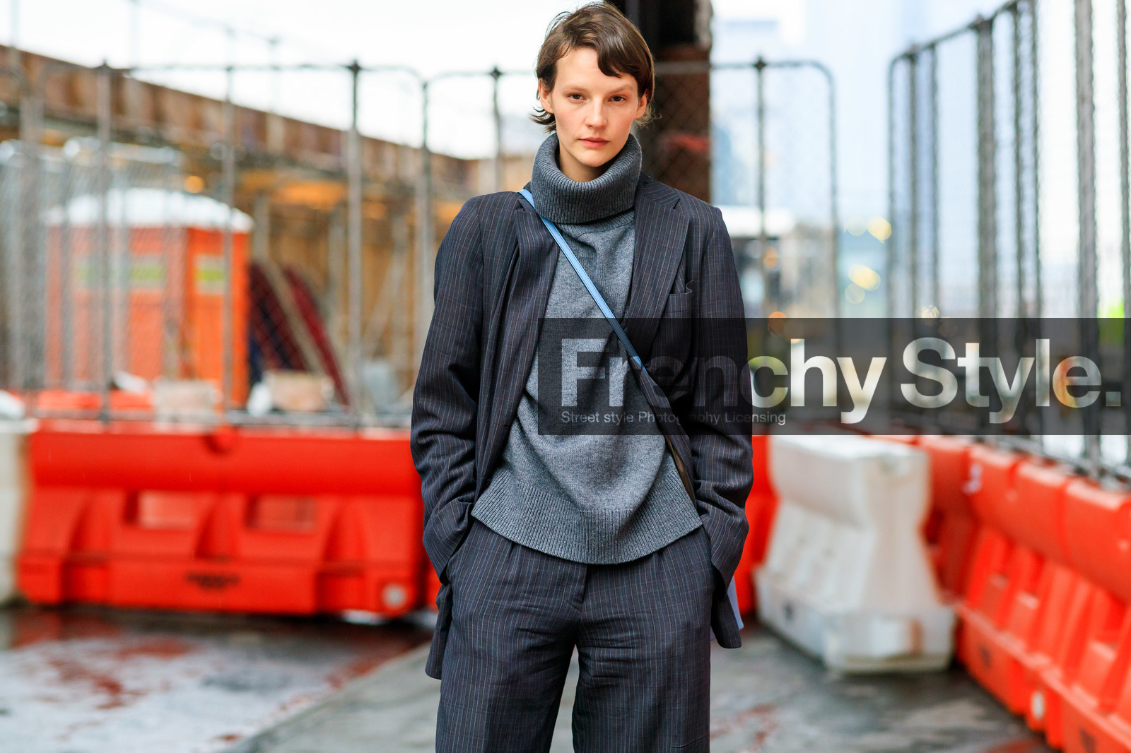 model, sara blomqvist, dark grey jacket, dark grey pants, striped jacket, striped pants, grey pullover, turtleneck pullover, crossbody bag, blue leather bag, fashion week, frenchystyle, FW, jonathan paciullo, street style, NYFW, NEW YORK, AUTUMN WINTER 2020-2021, FALL WINTER 2020-2021, FW 20-21, horizontal, atmosphere details, detail