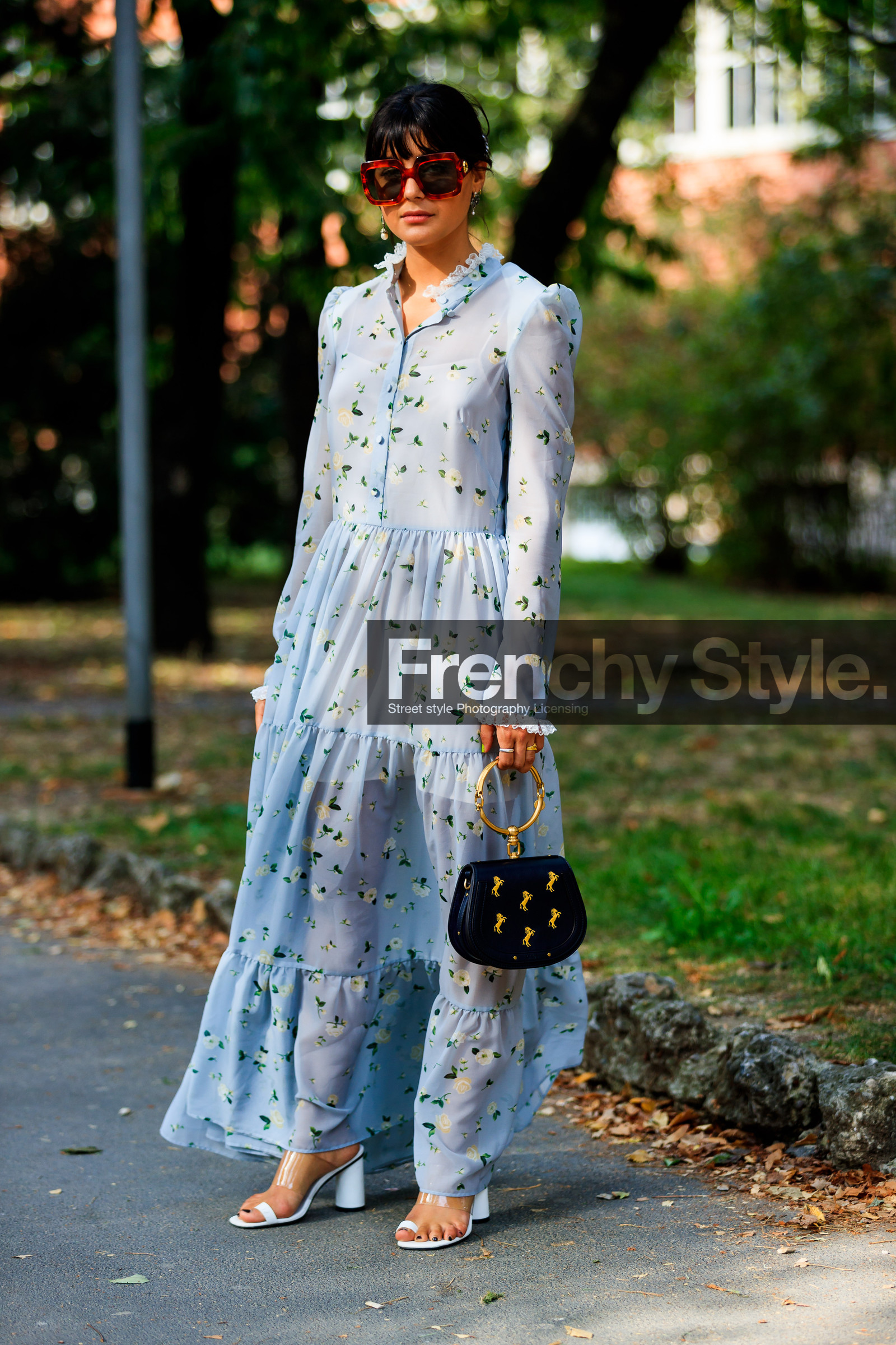 black bag, blue dress, chloé, floral, flowers, graphic bag, graphic dress, high heels, leather bag, leather shoes, maria bernad, printed bag, printed dress, sunglasses, white shoes, street style, jonathan paciullo, FW, frenchystyle, fashion week, MFW, MILAN, SPRING SUMMER 2019, SS 19, vertical, full length