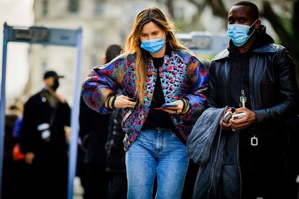 louis vuitton, black tshirt, printed jacket, bomber jacket, multiprint jacket, animal print jacket, multicolor jacket, classic jeans, fashion week, frenchystyle, FW, jonathan paciullo, street style, PFW, PARIS, menswear, FALL WINTER 2022-2023, AUTUMN WINTER 2022-2023, FW 22-23, atmosphere details, detail, horizontal