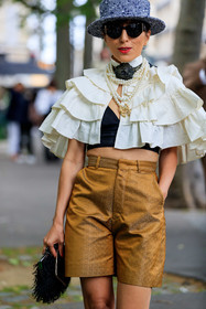 blue hat, tweed hat, white cape, ruffle cape, camel shorts, high waist shorts, corduroy shorts, givenchy shorts, flower shape necklace, pearl necklace, chanel necklace, chanel sunglasses, black sunglasses, fashion week, frenchystyle, FW, jonathan paciullo, street style, PFW, PARIS, AUTUMN WINTER 2021-2022, FALL WINTER 2021-2022, FW 21-22, vertical, atmosphere details, detail