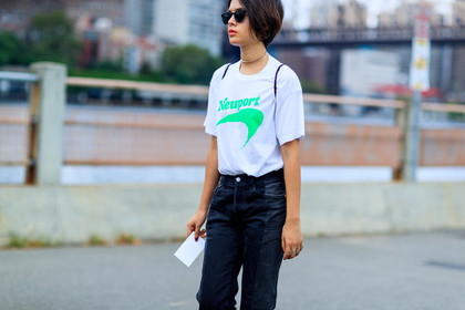 atmosphere details, black denim, denim pants, detail, fashion week, fluo, frenchystyle, FW, green, horizontal, jeans, jonathan paciullo, NEW YORK, NYFW, printed t shirt, SPRING SUMMER 2017, SS 17, street style, sunglasses, trousers, white t shirt, woman
