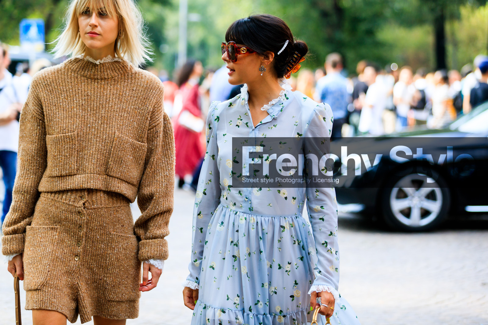 blue dress, brooch, camel knit, camel shorts, camel sweater, floral, flowers, graphic dress, gucci, hair clip, linda tol, maria bernad, printed dress, sunglasses, total look camel, street style, jonathan paciullo, FW, frenchystyle, fashion week, MFW, MILAN, SPRING SUMMER 2019, SS 19, atmosphere details, horizontal, detail