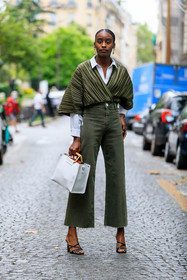 pleated blouse, pleated top, kaki blouse, kaki top, low necked top, low necked blouse, issey miyake top, kaki jeans, denim, kaki pants, white shirt, white leather bag, hand bag, square shape bag, high waist jeans, high waist pants, multi straps sandals, multi straps slippers, high heels sandals, high heels slippers, black leather sandals, black leather shoes, black leather slippers, golden earrings, dangling earrings, fashion week, frenchystyle, FW, jonathan paciullo, street style, PFW, PARIS, AUTUMN WINTER 2021-2022, FALL WINTER 2021-2022, FW 21-22, vertical, full length