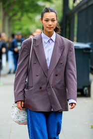 purple jacket, purple shirt, lilac shirt, overshirt jacket, fashion week, frenchystyle, FW, jonathan paciullo, street style, PFW, PARIS, AUTUMN WINTER 2021-2022, FALL WINTER 2021-2022, FW 21-22, vertical, atmosphere details, detail, model