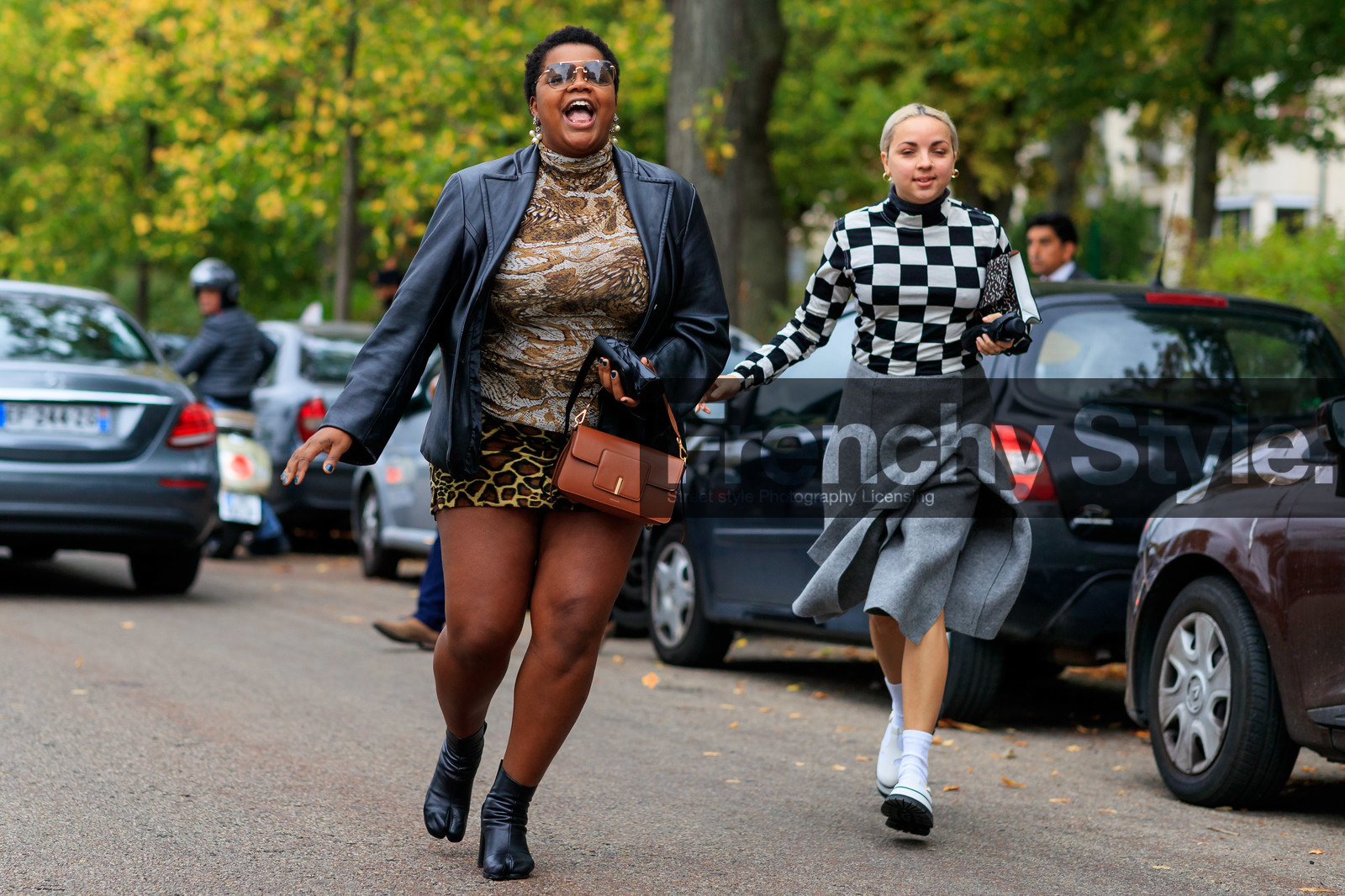 gabriella karefa johnson, wandler bag, hand bag, brown leather bag, margiela boots, camel toe margiela boots, black leather boots, black jacket, animal print top, animal print skirt, leopard printed skirt, turtleneck top, mini skirt, brown top, brown skirt, aviator sunglasses, smoked sunglasses, metalic frame sunglasses, pearl earrings, strassed earrings, dangling earrings, fashion week, frenchystyle, FW, jonathan paciullo, street style, SPRING SUMMER 2020, SS 20, PFW, PARIS, horizontal, atmosphere details, full length