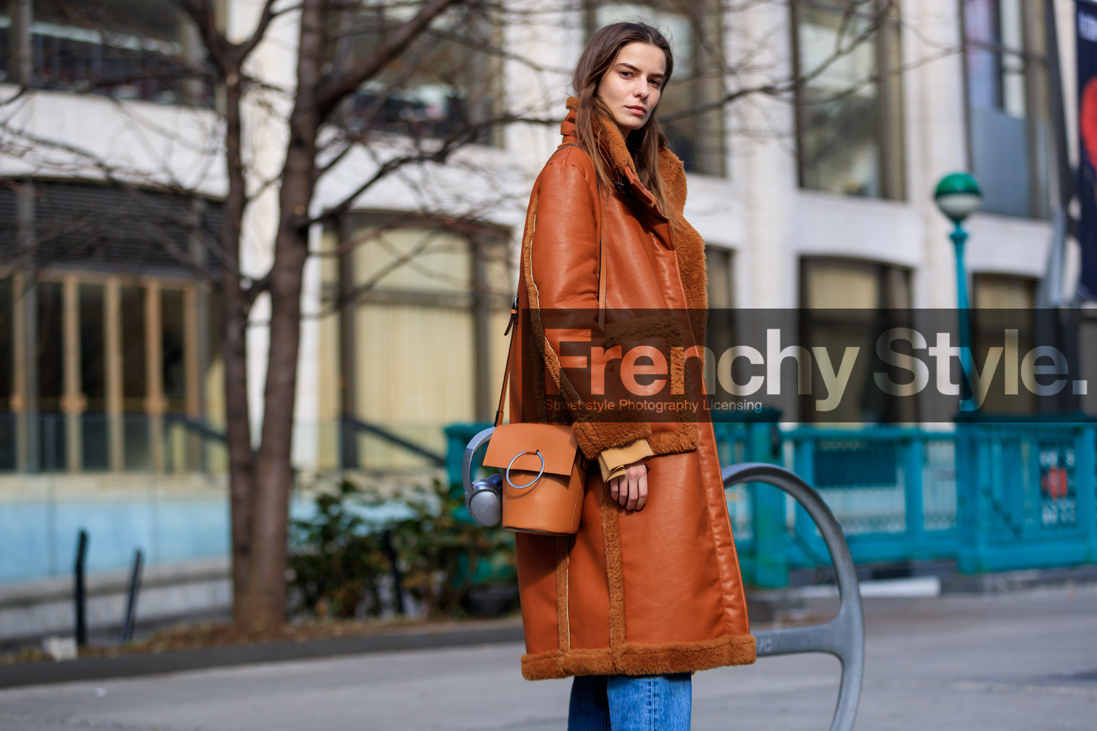 brown bag, brown coat, brown fur, leather bag, shearling, street style, jonathan paciullo, FW, frenchystyle, fashion week, NYFW, NEW YORK, AUTUMN WINTER 2018-2019, AW 18-19, FALL WINTER 2018-2019, FW 18-19, atmosphere details, horizontal, detail, model