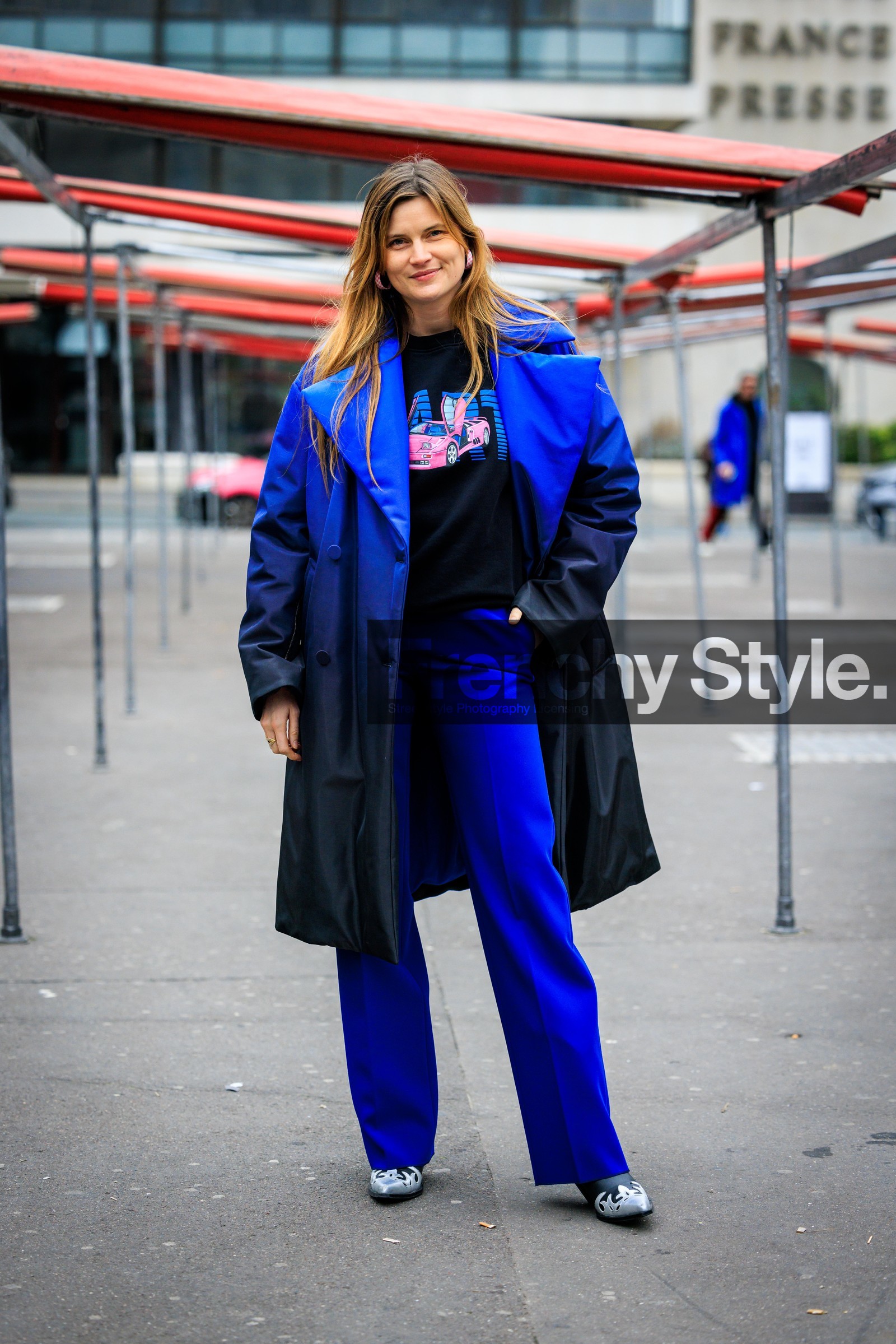 blue look, puffed jacket, dual toned jacket, blue coat, printed sweatshirt, black sweat, blue trousers, silver boots, fashion week, frenchystyle, FW, jonathan paciullo, street style, PFW, PARIS, menswear, AUTUMN WINTER 2022-2023, FALL WINTER 2022-2023, FW 22-23, full length, vertical