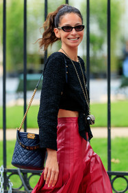 black top, black leather bag, black sunglasses, small sunglasses, vintage sunglasses, tweed top, bucket bag, quilted bag, shoulder bag, chain strap bag, chain necklace, long necklace, mini bag, bag necklace, knot details, knotted top, red skirt, pleated skirt, chanel bag, chanel necklace, chanel top, chanel total look, chanel sunglasses, fashion week, frenchystyle, FW, jonathan paciullo, street style, PFW, PARIS, AUTUMN WINTER 2021-2022, FALL WINTER 2021-2022, FW 21-22, vertical, atmosphere details, detail